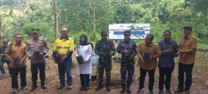 Jajaran Muspida Banyuwangi bersama Perhutani dan PT BSI Bersiap melakukan penanaman pohon secara massal, Sabtu (26/4/2025). (Foto/udi)