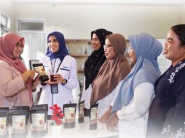 Aktivitas PNM Banyuwangi memberikan akses keuangan dan pendampingan kepada ibu-ibu. (Foto/PNM Banyuwangi)