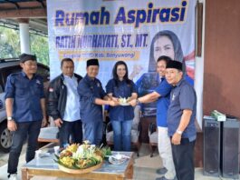 Pembukaan rumah aspirasi NasDem di Desa Temuasri, Kecamatan Sempu, Banyuwangi, Selasa (20/5/2025). (Foto/udi)