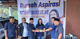 Pembukaan rumah aspirasi NasDem di Desa Temuasri, Kecamatan Sempu, Banyuwangi, Selasa (20/5/2025). (Foto/udi)