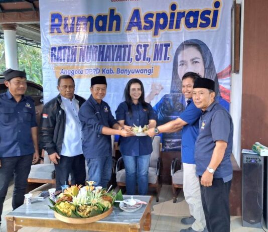 Pembukaan rumah aspirasi NasDem di Desa Temuasri, Kecamatan Sempu, Banyuwangi, Selasa (20/5/2025). (Foto/udi)