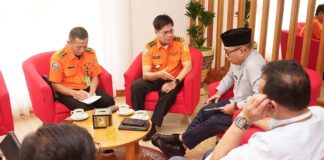 Jajaran Basarnas bertemu Wabup Banyuwangi Mujiono terkait persiapan pembangunan Kantor SAR Ketapang, Jumat (18/7/2025). (Foto/Humas Pemkab)
