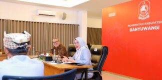 Tim Digitalisasi Bansos dari Pemerintah Pusat bertemu Bupati Banyuwangi Ipuk Fiestiandani, Jumat (18/7/2025). (Foto/ist)