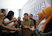 Dirut BPJS Kesehatan menjawab pertanyaan wartawan. (Foto/BPJS Kesehatan)