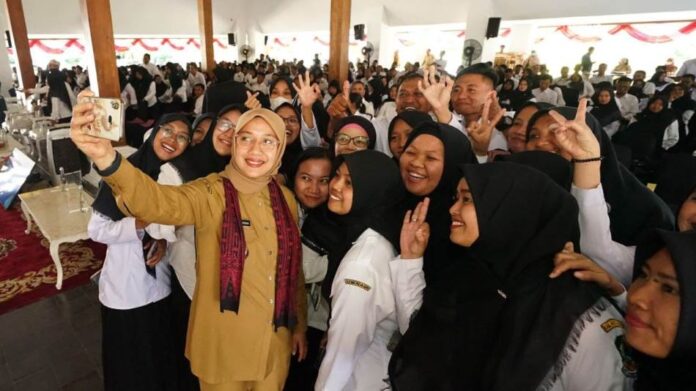 Bupati Banyuwangi Ipuk Fiestiandani usai pelantikan tenaga PPPK, belum lama ini. (Foto/dok)