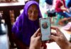 Warga Desa Kemiren, Kecamatan Glagah, Kabupaten Banyuwangi mengikuti pendaftaran digitalisasi bansos, Kamis (18/9/2025). (Foto/Humas pemkab)