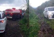 Petugas Damkarmat Banyuwangi mengevakuasi mobil wisatawan yang nyasar di perkebunan tebu, Desa Sumberarum, Kecamatan Songgon, Kamis (18/9/2025). (Foto/Humas Damkarmat)