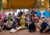 Bupati Banyuwangi Ipuk Fiestiandani bersama para difabel dalam Rembuk Disabilitas, Senin (15/9/2025). (Foto/*)
