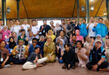 Bupati Banyuwangi Ipuk Fiestiandani bersama para difabel dalam Rembuk Disabilitas, Senin (15/9/2025). (Foto/*)