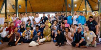 Bupati Banyuwangi Ipuk Fiestiandani bersama para difabel dalam Rembuk Disabilitas, Senin (15/9/2025). (Foto/*)