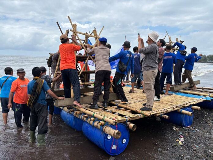 Pemkab Banyuwangi bersama nelayan membuat program fish bank untuk menaikkan pendapatan, Senin (15/9/2025). (Foto/Humas pemkab)