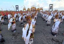 Atraksi budaya yang mendorong pariwisata ikut mendongkrak perekonomian Kabupaten Banyuwangi. (Foto/dok)
