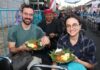 Wisatawan asing menikmati wisata kuliner sego lemeng di Desa Banjar, Kecamatan Licin, Banyuwangi. (Foto/Humas Pemkab)