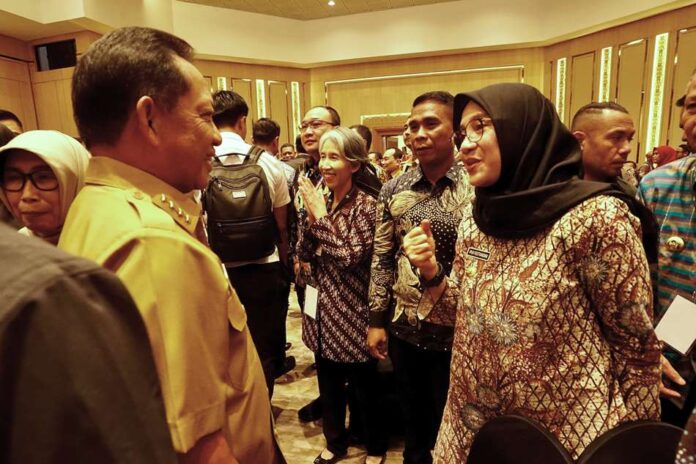 Mendagri Tito Karnavian berbincang dengan Bupati Banyuwangi, Ipuk Fiestiandani. (Foto/Humas Pemkab)
