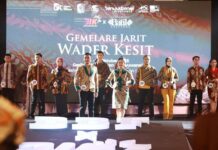 Banyuwangi Batik Festival 2026 yang digelar OJK Jember bersama Pemkab Banyuwangi di Gesibu Blambangan, Jumat (17/10/2025). (Foto/Humas Pemkab Banyuwangi)
