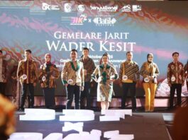 Banyuwangi Batik Festival 2026 yang digelar OJK Jember bersama Pemkab Banyuwangi di Gesibu Blambangan, Jumat (17/10/2025). (Foto/Humas Pemkab Banyuwangi)