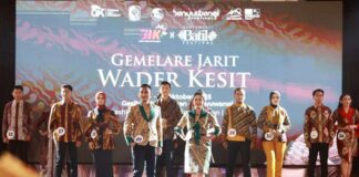 Banyuwangi Batik Festival 2026 yang digelar OJK Jember bersama Pemkab Banyuwangi di Gesibu Blambangan, Jumat (17/10/2025). (Foto/Humas Pemkab Banyuwangi)