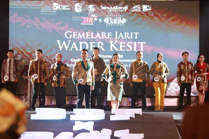 BBF Banyuwangi Batik Festival 2026 yang digelar OJK Jember bersama Pemkab Banyuwangi di Gesibu Blambangan, Jumat (17/10/2025). (Foto/Humas Pemkab Banyuwangi)