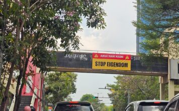 Puluhan Spanduk Bertuliskan ‘Bukan Tanah Eigendom’ Bertebaran di Jalan Mayjen Sungkono