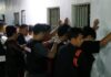 Petugas Lapas Banyuwangi melakukan razia warga binaan, belum lama ini. (Foto/dok)