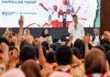 Mensos Syaifullah Yusuf bersama Bupati Banyuwangi Ipuk Fiestiandani dalam peninjauan digitalisasi bansos, Kamis (2/10/2025). (Foto/Humas pemkab)