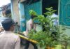 Polisi melakukan olah TKP peristiwa dugaan pembunuhan di Kelurahan Panderejo, Kecamatan Banyuwangi, Senin (20/10/2025). (Foto/ist)
