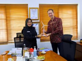 Bupati Banyuwangi Ipuk Fiestiandani bertemu investor asal Jerman yang akan membangun pembangkit tenaga listrik. (Foto/Humas Pemkab)