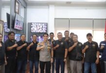 Kapolresta Banyuwangi, Kombes Pol. Dr. . Rofiq Ripto Himawan bersama jajaran pengurus PWI Kabupaten Banyuwangi, Rabu (21/1/2026). (Foto/ist)