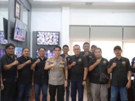 Kapolresta Banyuwangi, Kombes Pol. Dr. . Rofiq Ripto Himawan bersama jajaran pengurus PWI Kabupaten Banyuwangi, Rabu (21/1/2026). (Foto/ist)