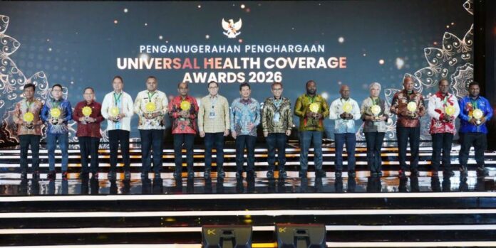 Sejumlah kepala daerah mendapatkan penghargaan UHC Awards tahun 2026 di Jakarta, Selasa (27/1/2026). (Foto/ist)