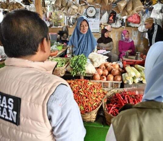 Satgas Pangan Banyuwangi menggelar sidak ke sejumlah pasar, Kamis (12/2/2026). (Foto/Humas Pemkab)