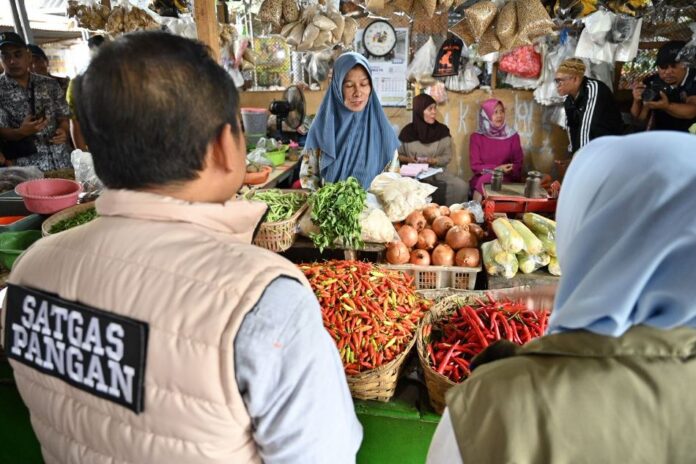 Satgas Pangan Banyuwangi menggelar sidak ke sejumlah pasar, Kamis (12/2/2026). (Foto/Humas Pemkab)