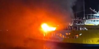 KMP Portlink VII terbakar di dermaga Pelabuhan Ketapang, Banyuwangi, Rabu (12/3/2026) malam. (Foto/ist)