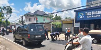 PU Bina Marga Sapu Jalan Berlobang K1 di Kepanjen
