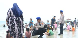 Lebaran…., Wisata Pantai Dalegan dapat Pantauan Langsung Kapolres Gresik