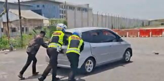 Arus Padat, Polantas Gresik Bantu Pemudik Mogok di Sembayat
