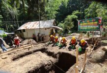 Jajaran Kodim Banyuwangi membangun jembatan gantung di Desa Songgon, Kecamatan Songgon, Senin (30/3/2026). (Foto/Humas Pemkab Banyuwangi)