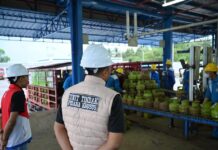 Satreskrim Polresta Banyuwangi menggelar sidak proses pengisian elpiji melon di SPPBE Rogojampi, Kamis (9/4/2026). (Foto/ist)