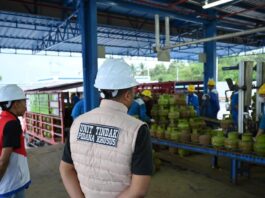 Satreskrim Polresta Banyuwangi menggelar sidak proses pengisian elpiji melon di SPPBE Rogojampi, Kamis (9/4/2026). (Foto/ist)