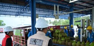 Cegah Kelangkaan, Polresta Banyuwangi Awasi Penyaluran Gas Elpiji Satreskrim Polresta Banyuwangi menggelar sidak proses pengisian elpiji melon di SPPBE Rogojampi, Kamis (9/4/2026). (Foto/ist)
