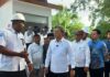 Menko Pangan, Zulkifli Hasan (tengah) meninjau fasilitas kampung nelayan di kawasan Plengsengan, Kelurahan Mandar, Kabupaten Banyuwangi, Kamis (14/5/2026). (Foto/udi)