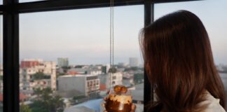 Nikmatnya Mocca Berry dan Sunset di Aston Inn Jemursari