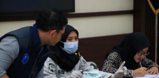 Tes urine massal warga Lapas Banyuwangi, belum lama ini. (Foto/ist)