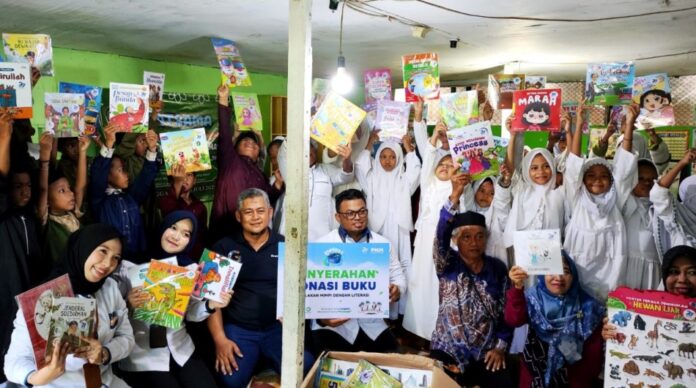 Sumringahnya Anak-Anak Pedalaman Mendapat Ribuan Buku Baru dari PNM. (Foto/ist)