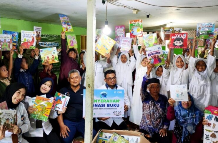 Sumringahnya Anak-Anak Pedalaman Mendapat Ribuan Buku Baru dari PNM. (Foto/ist)