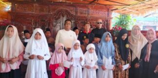 Pernah Rasakan Hidup Tanpa Orang Tua, Pengusaha ini Menangis Saat Berbagi dengan Anak Yatim