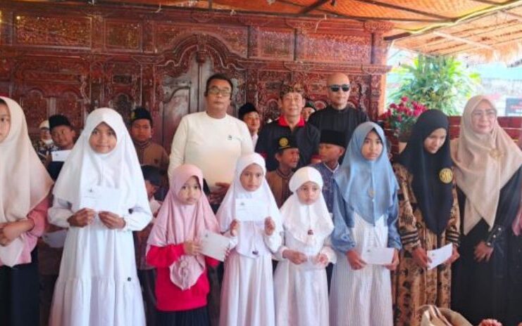 Pernah Rasakan Hidup Tanpa Orang Tua, Pengusaha ini Menangis Saat Berbagi dengan Anak Yatim