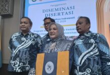 Berkat Selaput Pembungkus Jantung Sapi, Dwi Wahyu Indrawati, Raih Gelar Doktor dari FKG Unair