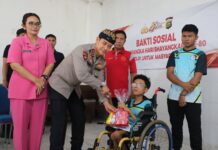 Jelang Hari Bhayangkara, Kapolda Bali Berbagi dengan Warga dan Anak-anak YPAC