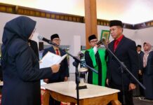 Dilantik jadi Sekda Banyuwangi, ini Perjalanan Karir Suyanto Waspo Tondo Suyanto Waspo Tondo dilantik menjadi Sekda Banyuwangi, Selasa (2/6/2026). (Foto/Humas Pemkab Banyuwangi)